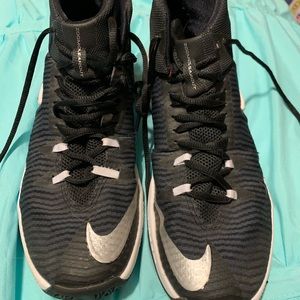 Basketball shoes